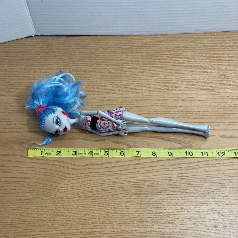 Monster High Doll Ghoulia Yelps Scaris City of Frights Red Zipper Earrings  2008